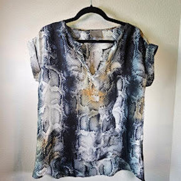 Aryn K Snakeskin Print Short Sleeve Shirt- Women's M- Estimated Retail $55 - Picture 1 of 3
